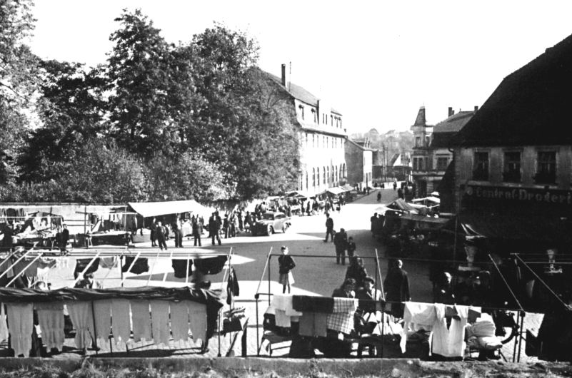 Wochenmarkt 1946..jpg (90811 Byte)